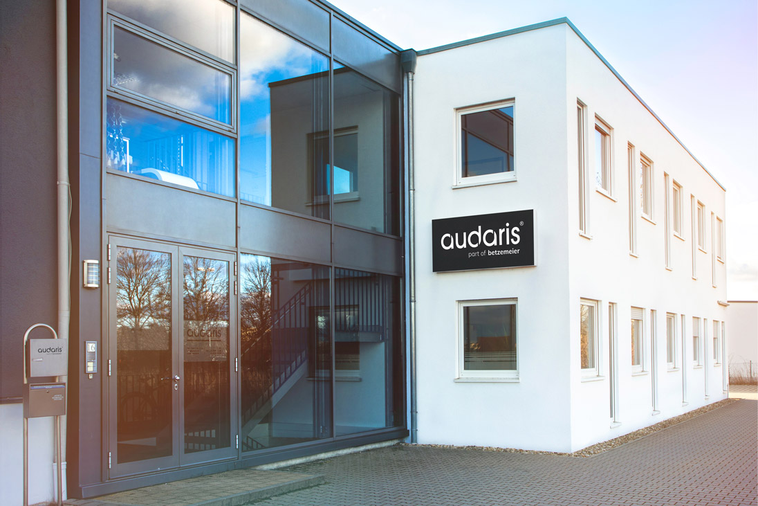 Zu sehen ist die Außenansicht von audaris in Neutraubling